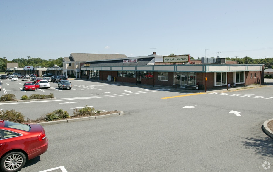 6-36 Gooding Ave, Bristol, RI à louer - Photo du bâtiment - Image 2 de 10