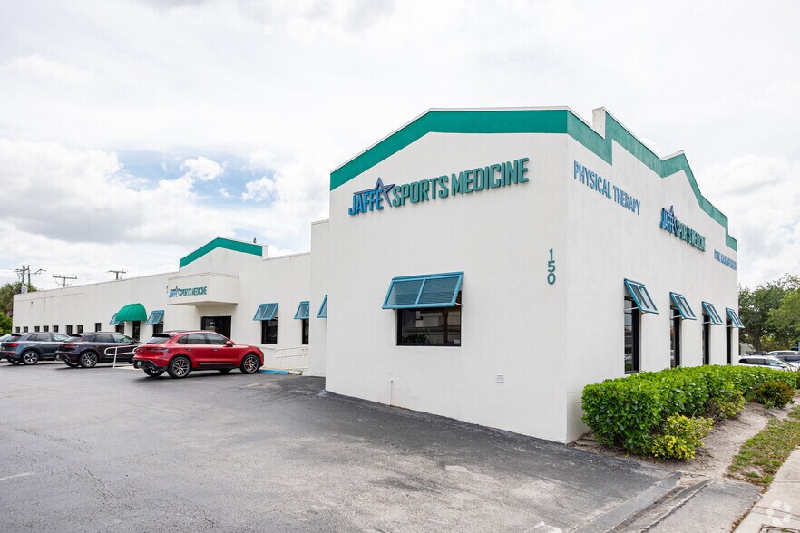 Medical Clinic Portolio portefeuille de 3 propriétés à vendre sur LoopNet.ca - Photo principale - Image 2 de 2