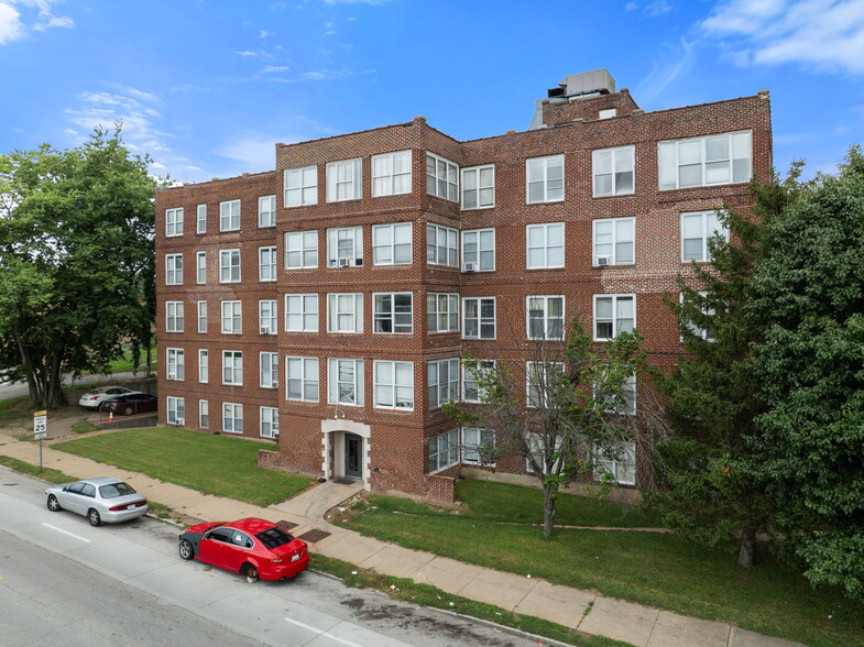 8612 Halls Ferry Rd, Saint Louis, MO for sale - Building Photo - Image 2 of 23