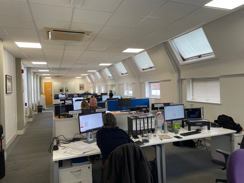 211 High St, Berkhamsted à louer - Photo du bâtiment - Image 3 de 6