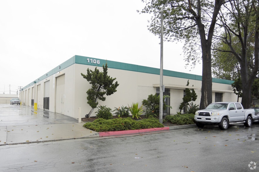 1106 E Walnut St, Santa Ana, CA for lease - Primary Photo - Image 2 of 6