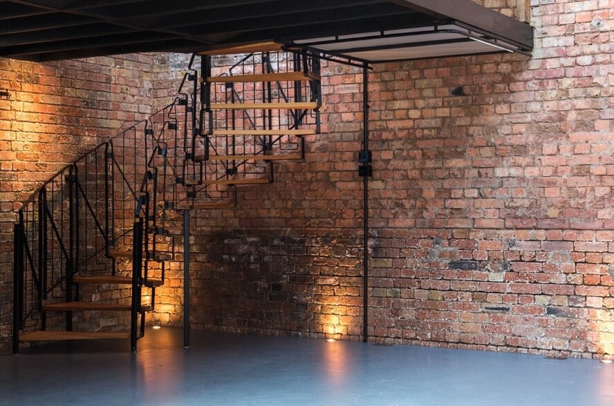 38-40 Upper Clapton Rd, London for lease - Building Photo - Image 3 of 4