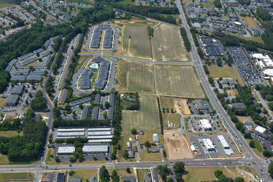 W Arlington Blvd, Greenville, NC à vendre - Photo du bâtiment - Image 3 de 5