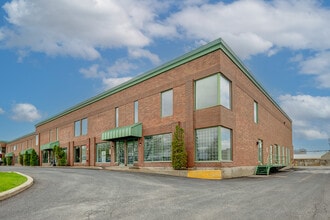 874-896 Rue Jean-Neveu, Longueuil, QC for lease Interior Photo- Image 1 of 9