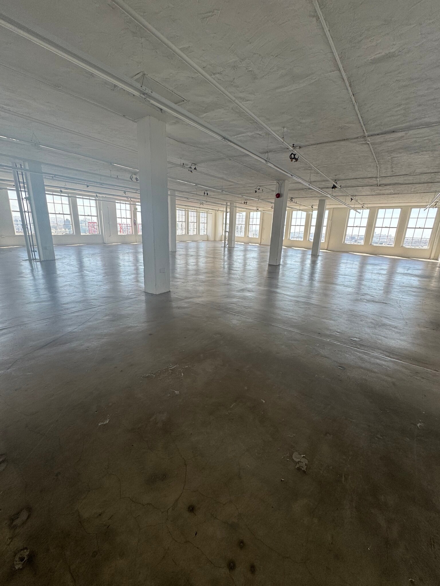 122 E 7th St, Los Angeles, CA for lease Interior Photo- Image 1 of 2