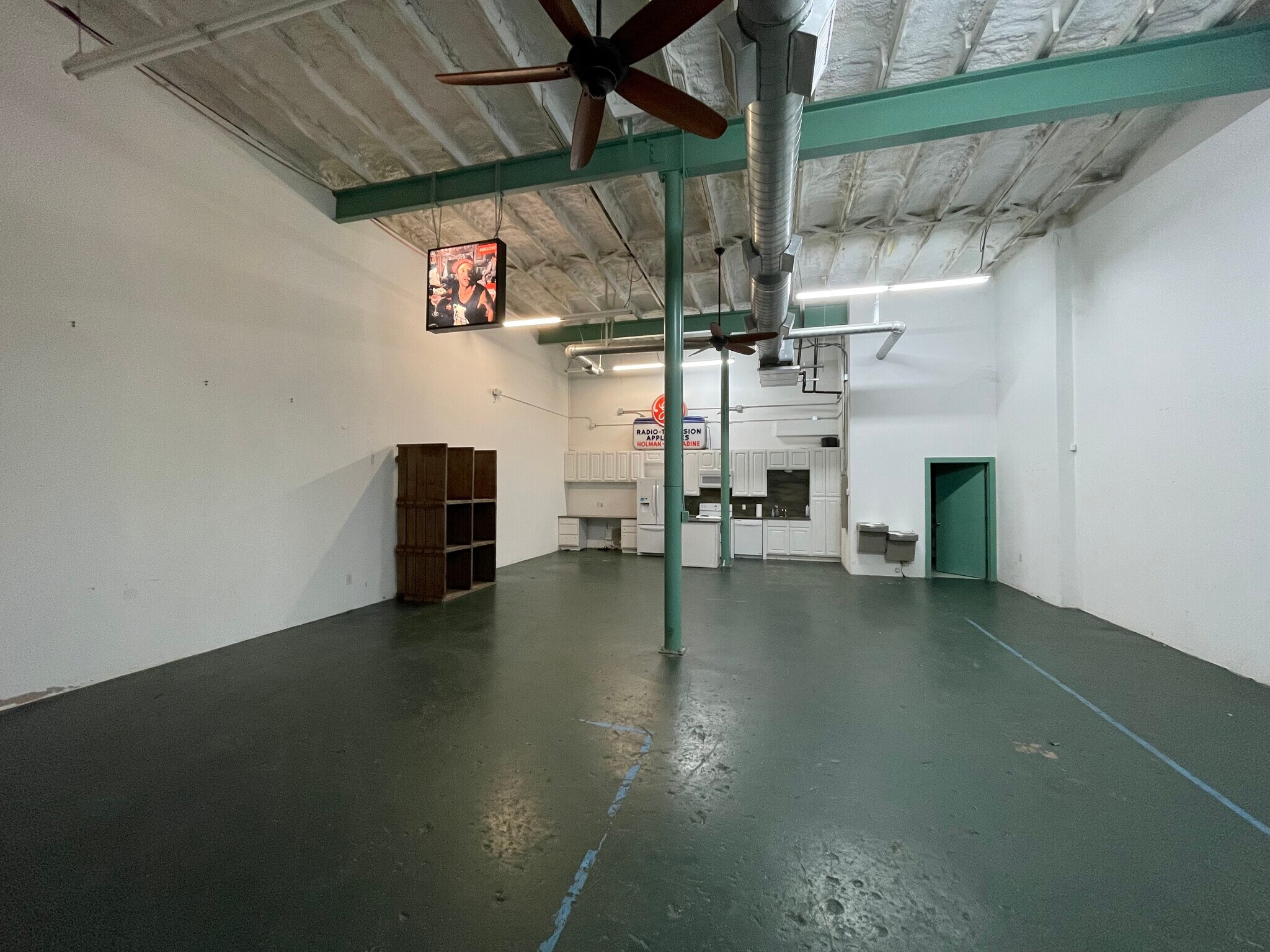 305 Washburn St, Taylor, TX for lease Interior Photo- Image 1 of 4