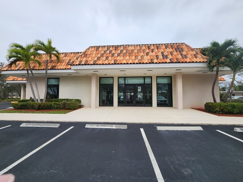 171 Tequesta Dr, Tequesta, FL for lease - Primary Photo - Image 1 of 13