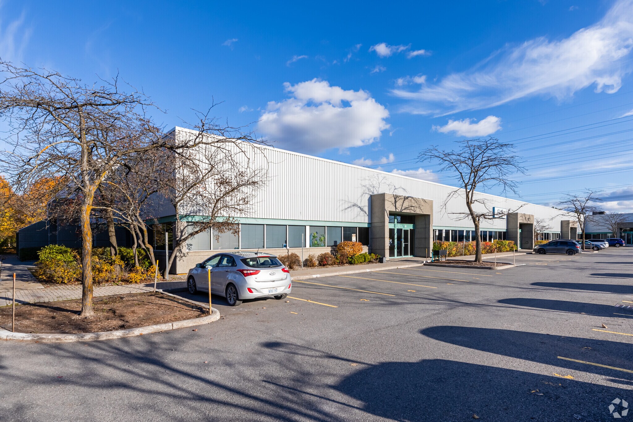 2405 St Laurent Blvd, Ottawa, ON à louer Photo du bâtiment- Image 1 de 7