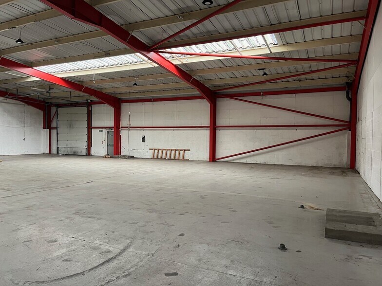 1 Peverel Dr, Milton Keynes for lease - Building Photo - Image 3 of 12