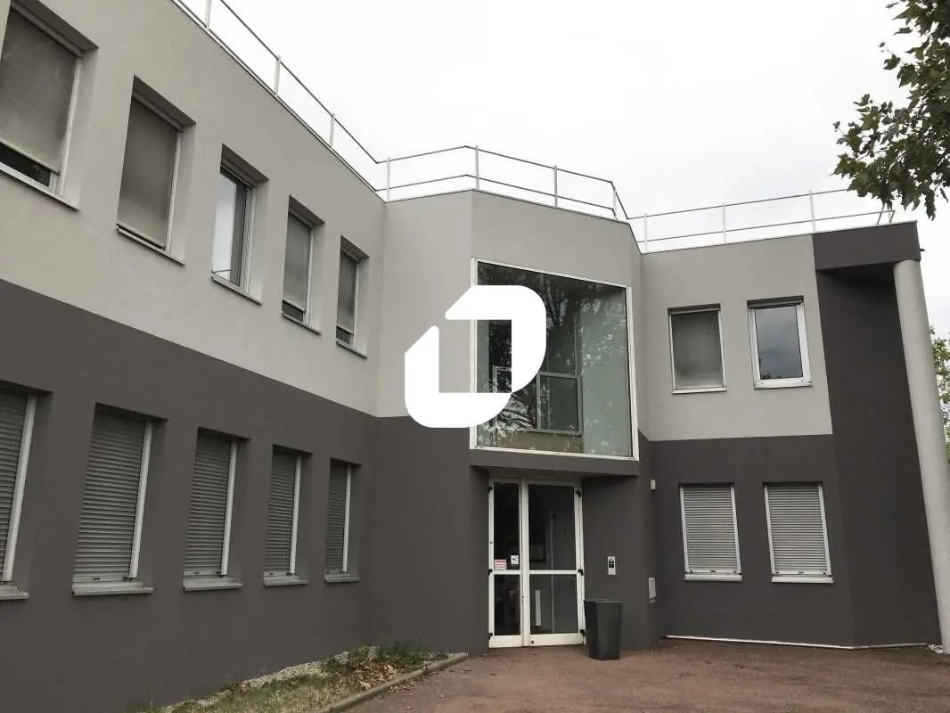 Office in Bron for lease Building Photo- Image 1 of 7