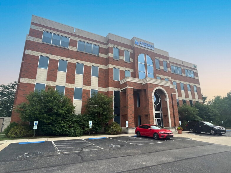 755 White Pond Dr, Akron, OH for lease - Building Photo - Image 2 of 2