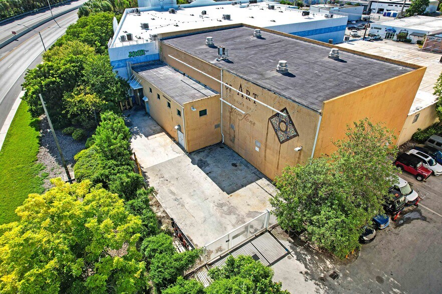 6830-6840 SW 81st Ter, Miami, FL à louer - Photo du bâtiment - Image 3 de 8