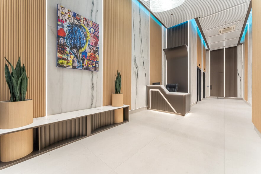 8-10 W 37th St, New York, NY à louer - Photo du bâtiment - Image 3 de 4