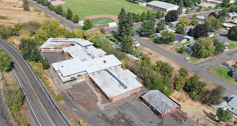 103 Adams Ave, La Grande, OR à vendre - Photo du bâtiment - Image 2 de 4