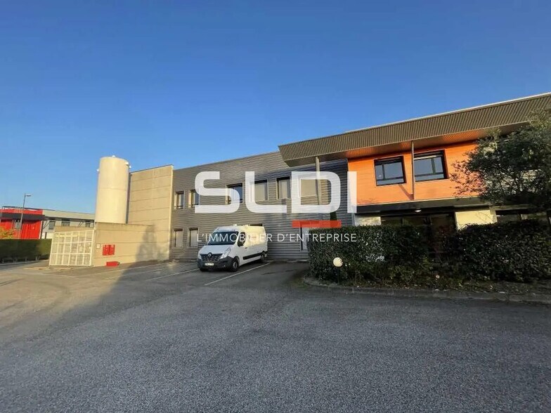 Flex dans Saint-Priest à louer - Photo du bâtiment - Image 2 de 8