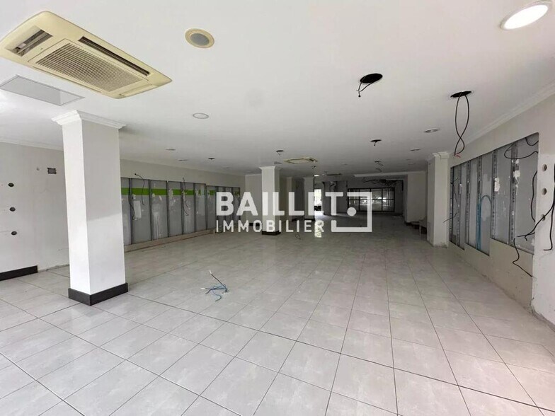 Retail in Villeneuve-Loubet for sale - Interior Photo - Image 2 of 15