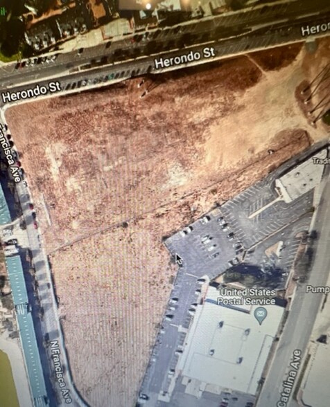 750 N Francisca Ave, Redondo Beach, CA à louer - Photo du bâtiment - Image 2 de 2