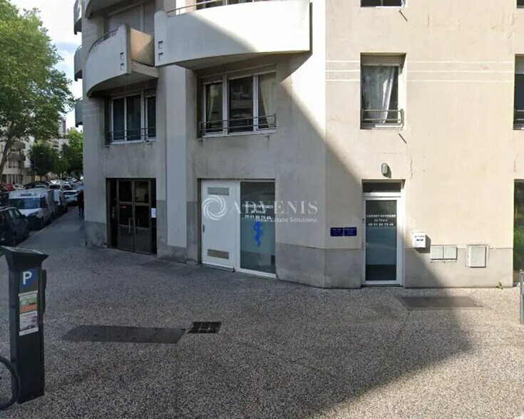 Retail in Villeurbanne for lease - Building Photo - Image 2 of 2