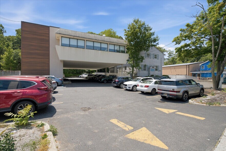 1038 West Jericho Tpke, Smithtown, NY for sale - Building Photo - Image 1 of 54