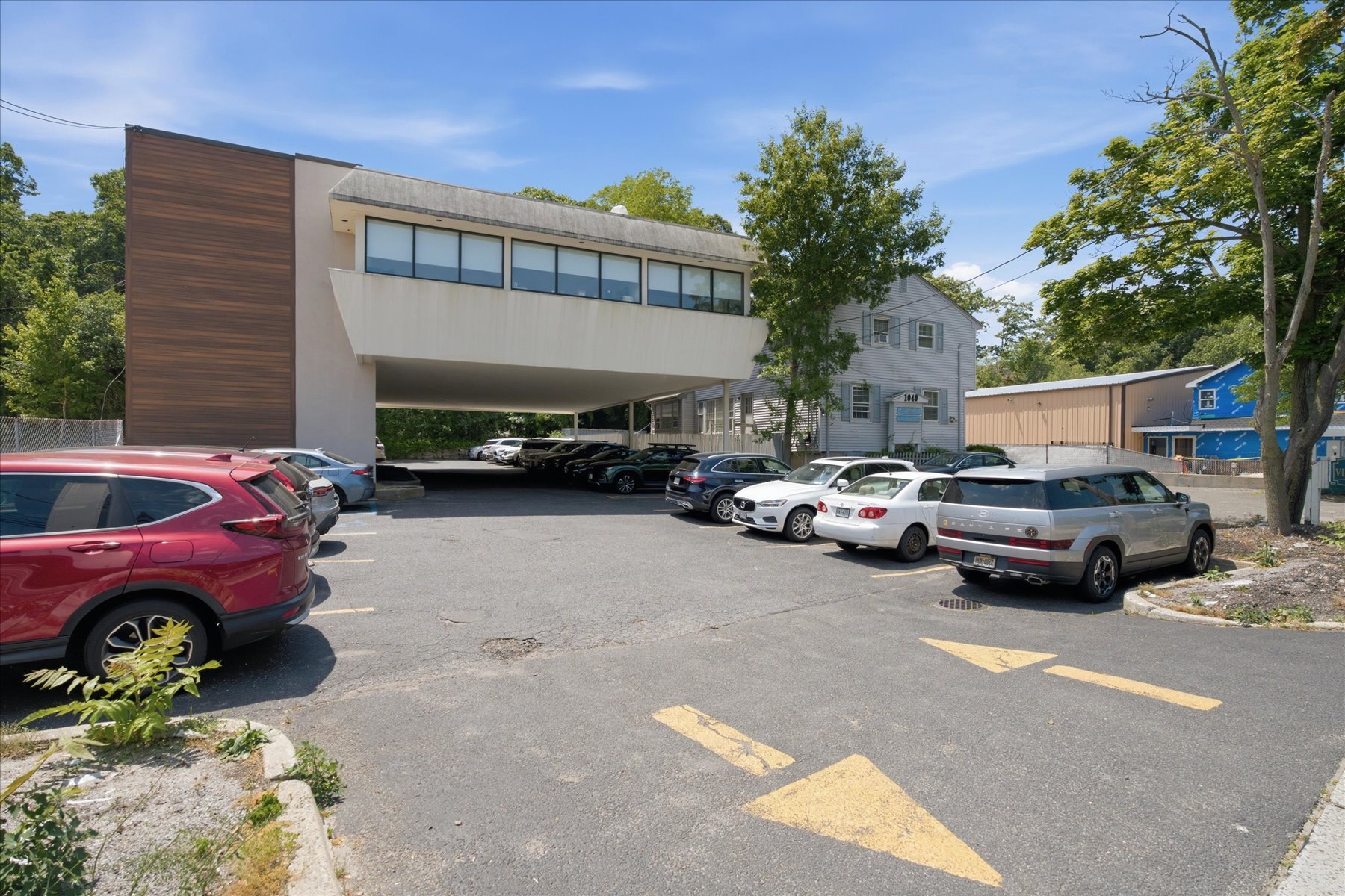 1038 West Jericho Tpke, Smithtown, NY à vendre Photo du bâtiment- Image 1 de 55
