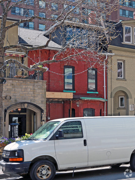 39 Elm St, Toronto, ON à louer - Photo du bâtiment - Image 2 de 2