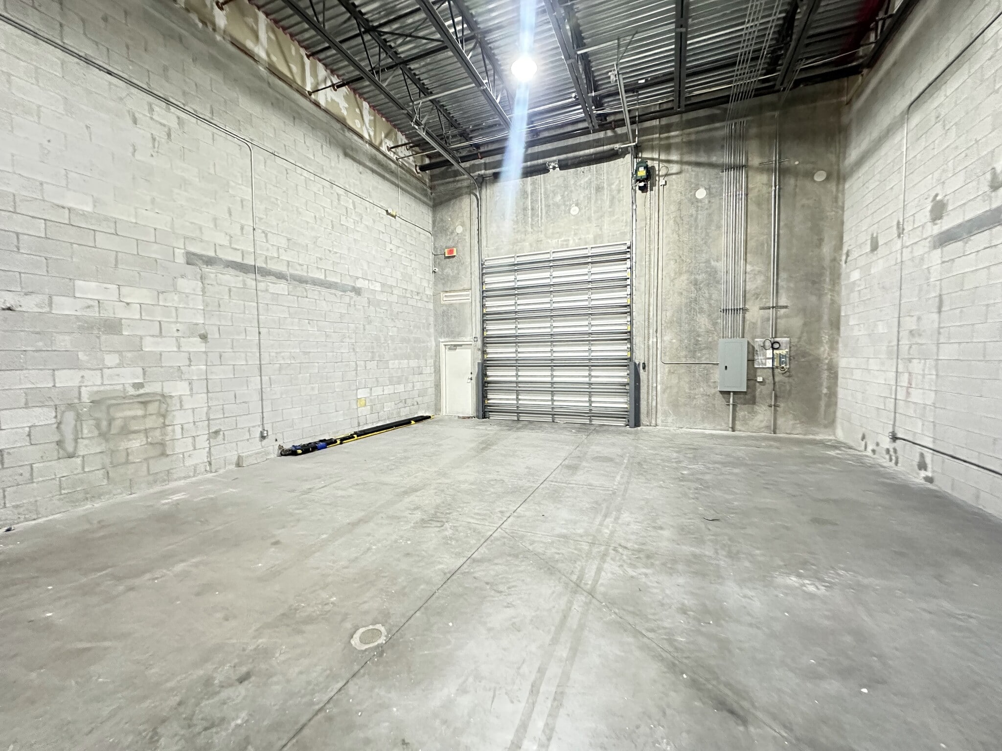 1325 NW 98th Ct, Doral, FL à louer Photo intérieure- Image 1 de 6