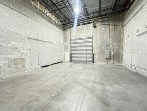 1325 NW 98th Ct, Doral, FL à louer Photo intérieure- Image 1 de 6