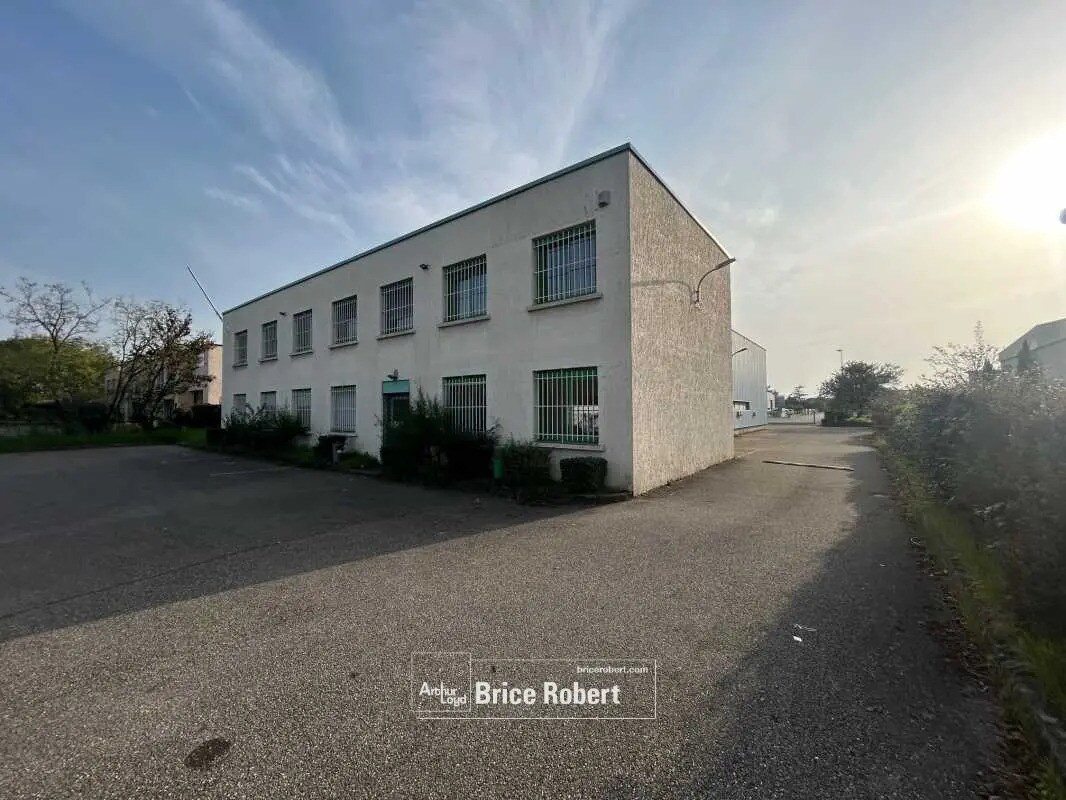 Industrial in Chassieu for sale Building Photo- Image 1 of 7