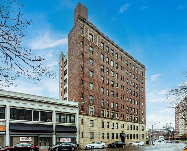 25 N Harrison St, East Orange, NJ à vendre - Photo du bâtiment - Image 2 de 2