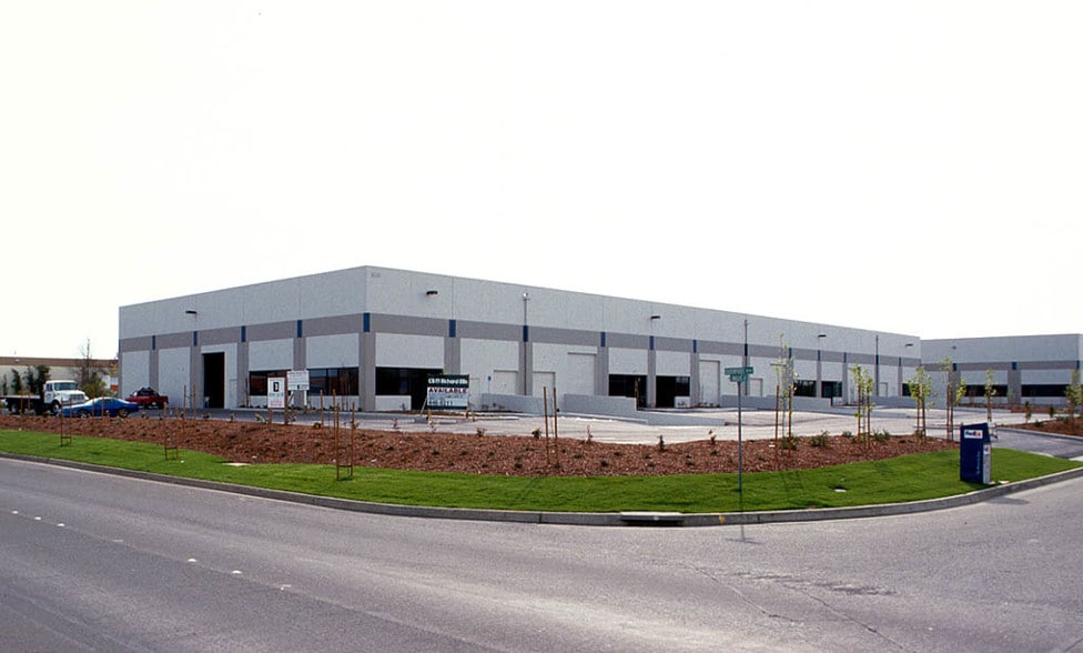 1590 Raley Ct, West Sacramento, CA for lease - Building Photo - Image 3 of 3