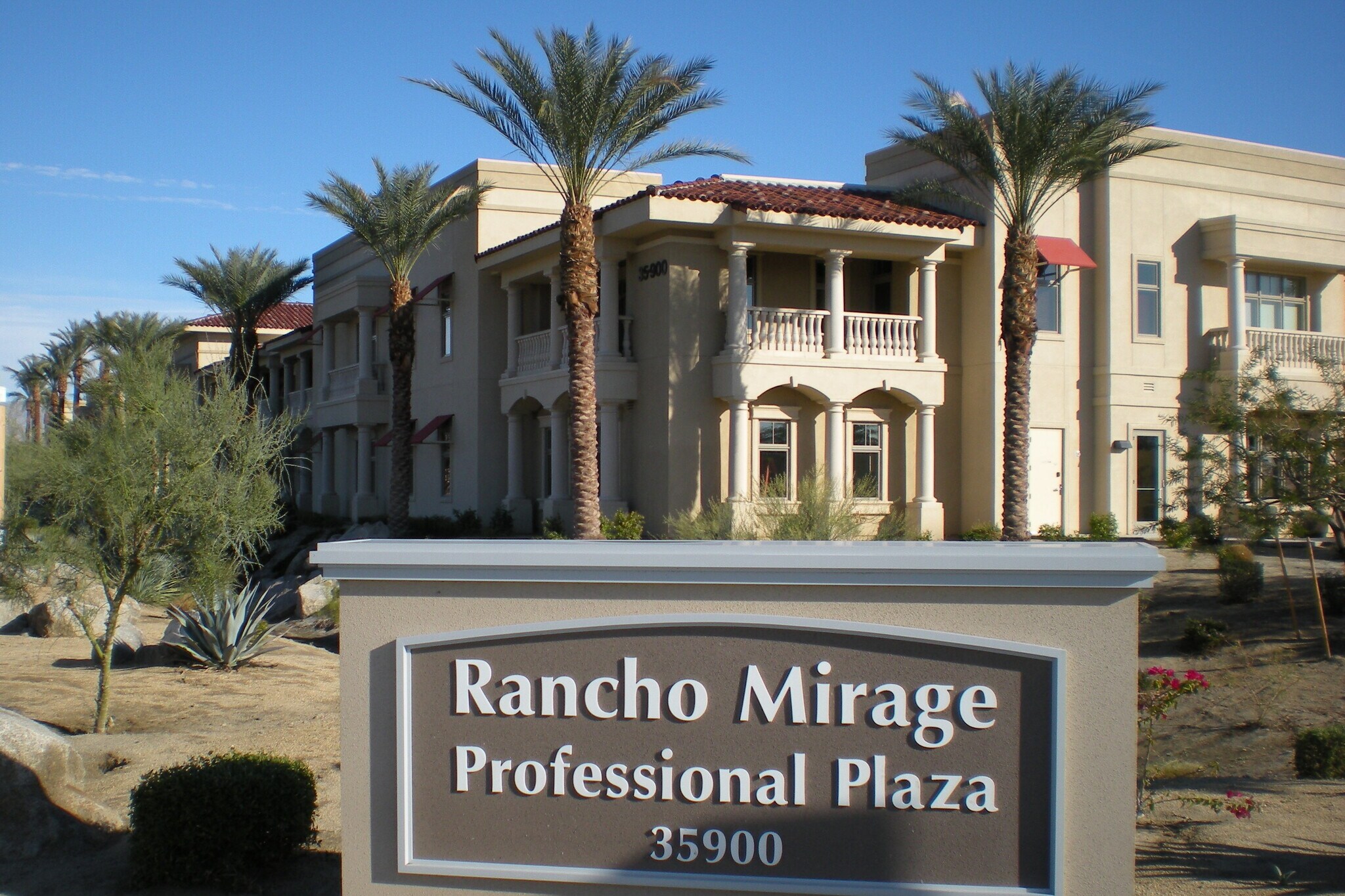 35900 Bob Hope Dr, Rancho Mirage, CA à louer Photo du bâtiment- Image 1 de 3