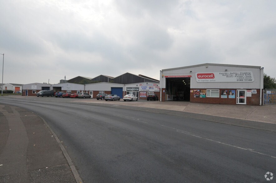 Planetary Rd, Willenhall à louer - Photo du bâtiment - Image 2 de 3