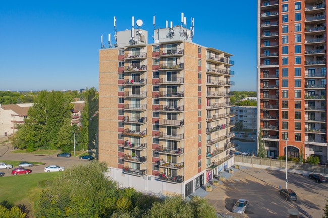 More details for 9028 Jasper Ave NW, Edmonton, AB - Multifamily for Sale