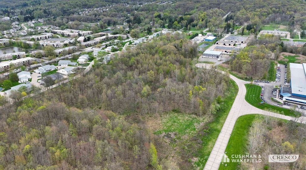 York Beta Dr, North Royalton, OH à vendre - Aérien - Image 2 de 5