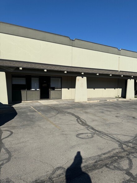 2340-2386 S Redwood Rd, Salt Lake City, UT à louer - Photo du bâtiment - Image 1 de 9
