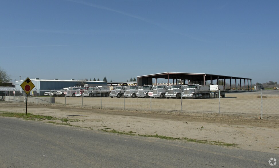 8008 W Shields Ave, Fresno, CA à vendre - Photo du bâtiment - Image 2 de 47