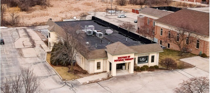 1516 W Mequon Rd, Mequon, WI for lease - Building Photo - Image 1 of 1