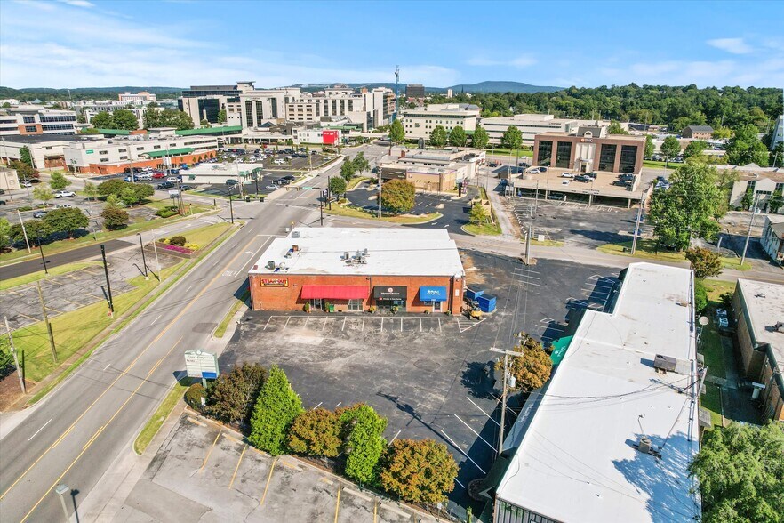 2107 Whitesburg Dr SE, Huntsville, AL for lease - Building Photo - Image 1 of 9