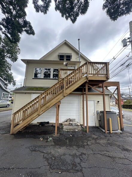 211 Van Winkle Ave, Hawthorne, NJ à vendre - Photo du bâtiment - Image 3 de 6