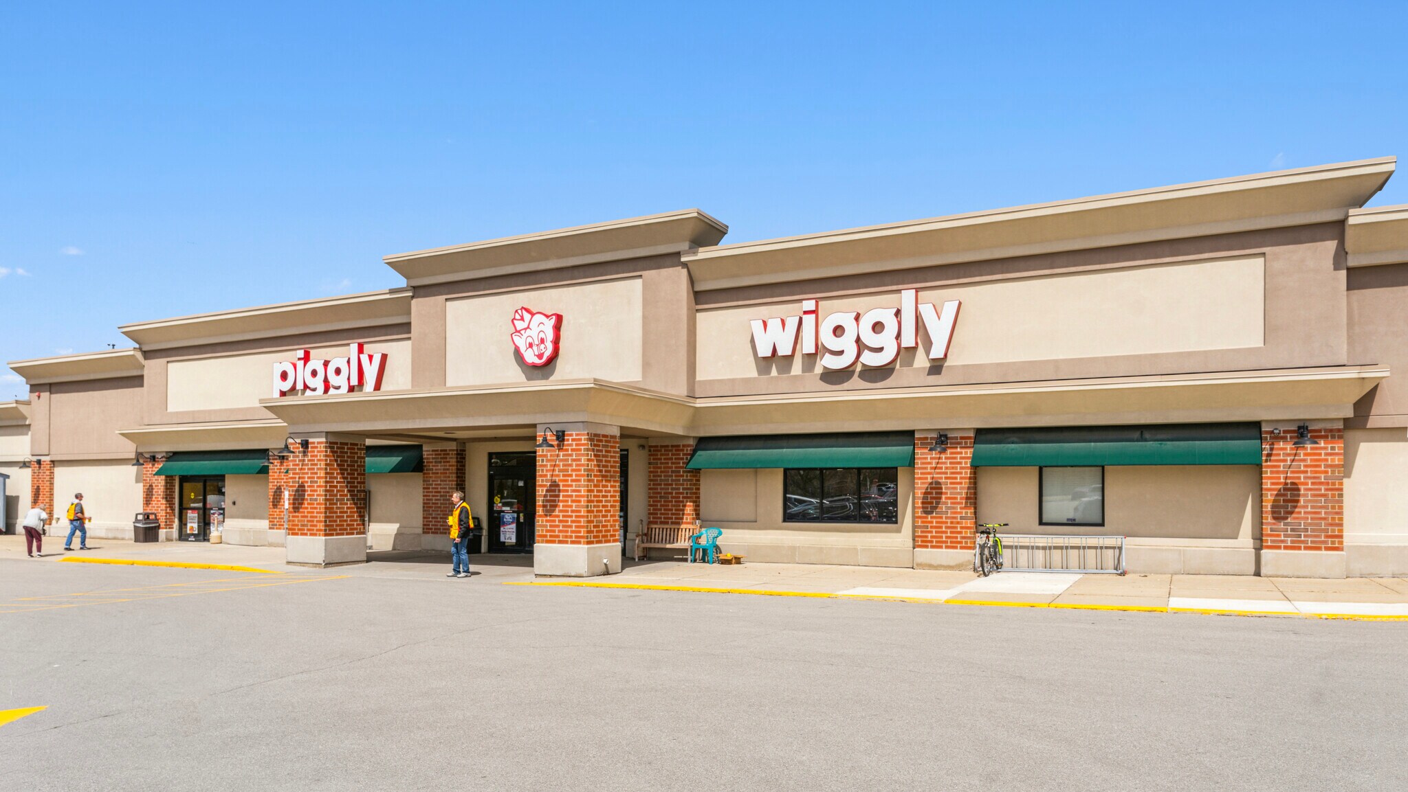 1520-1566 E Sumner St, Hartford, WI à vendre Photo du bâtiment- Image 1 de 1