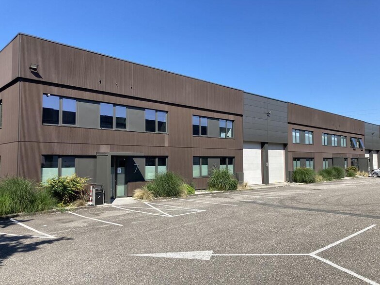 Flex dans Dardilly à louer - Photo du bâtiment - Image 3 de 6