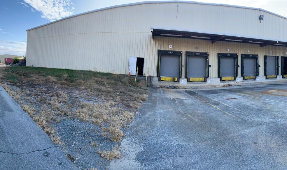 232 S Industrial Blvd, Calhoun, GA for lease - Building Photo - Image 1 of 8