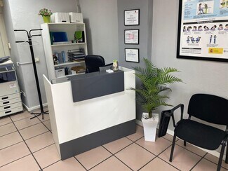 Plus de détails pour Multi-résidentiel à vendre