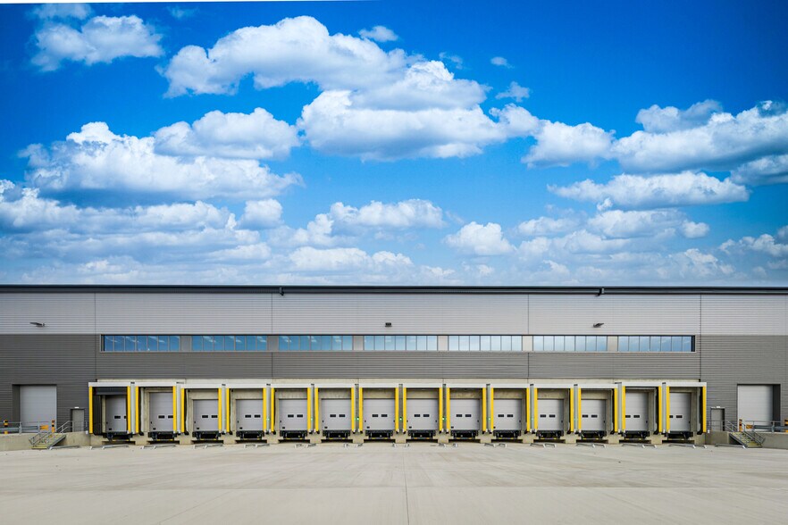 1 Michigan Dr, Milton Keynes for lease - Building Photo - Image 2 of 3
