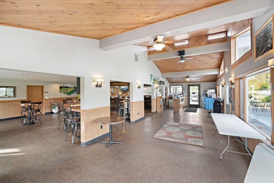 N2019 N River Rd, Campbellsport, WI à vendre - Photo du bâtiment - Image 3 de 7