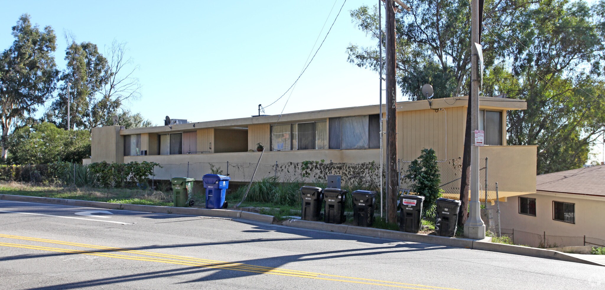 1491 Stadium Way, Los Angeles, CA à vendre Photo du bâtiment- Image 1 de 12