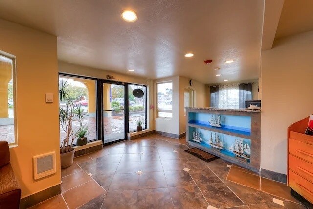 1823 N Coast Hwy, Newport, OR à vendre - Photo du bâtiment - Image 3 de 12