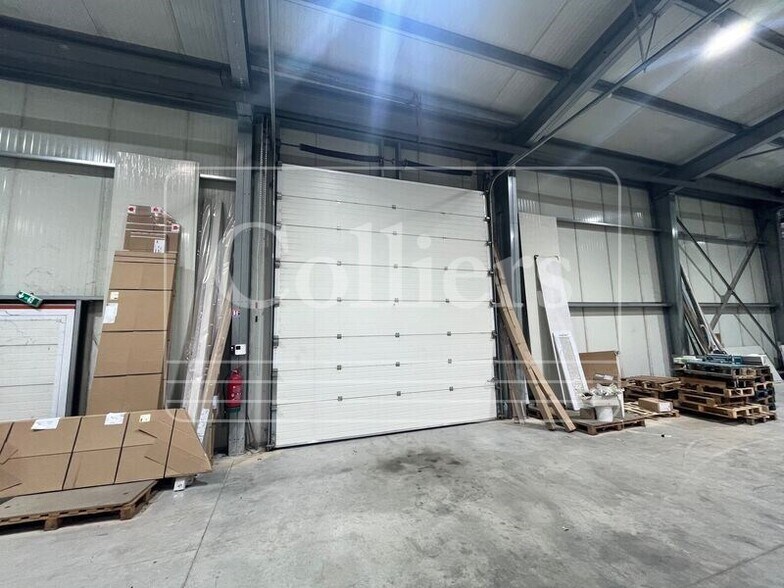 Flex in Gardanne for lease - Interior Photo - Image 2 of 7