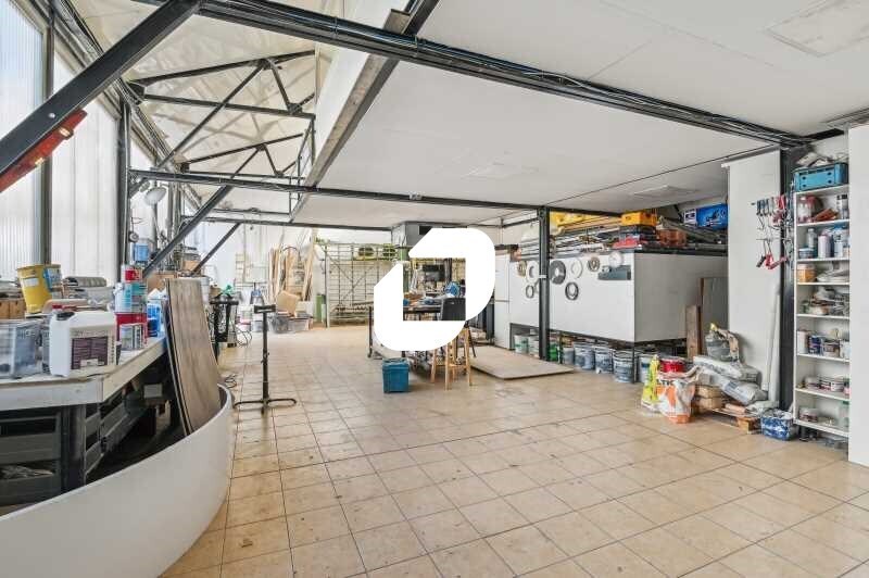 Flex in Colombes for sale Building Photo- Image 1 of 13