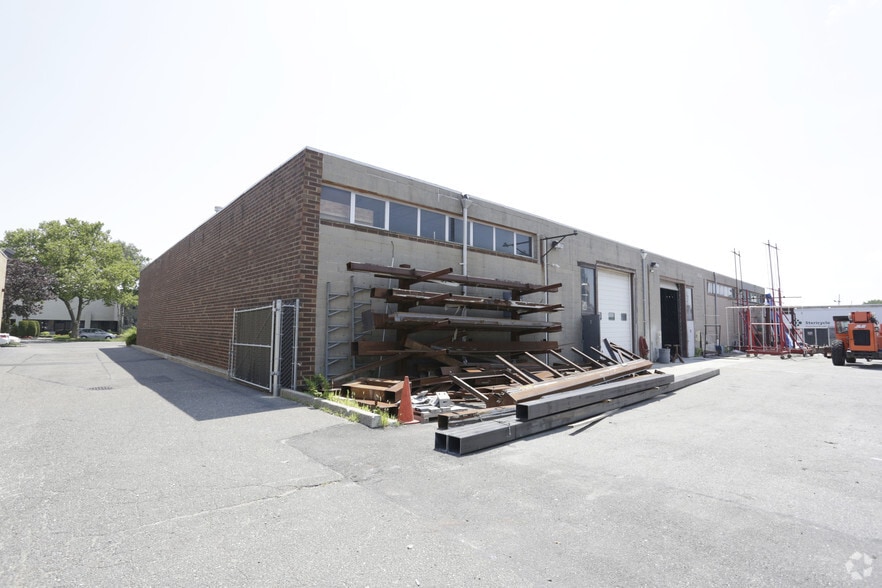 145 Sherwood Ave, Farmingdale, NY for lease - Building Photo - Image 2 of 3